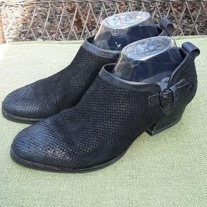 Bussola Alameda Alton Black Leather Textured Bootie.